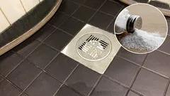 Sipanje krupne soli u odvod tuša: zašto je to potrebno i zašto to vodoinstalateri preporučuju?