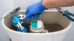 Vodokotlić curi nakon ispiranja. Tri rješenja za uklanjanje ovog stalnog curenja.