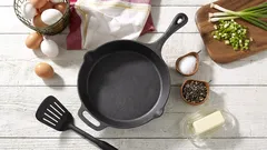 Ako se tava zalijepi, metoda "tri kapi" će pomoći: možete kuhati jela čak i bez ulja.