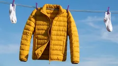 Kako napuhati puhovu jaknu nakon pranja: dokazani životni trik koji će pomoći kad je odjevni predmet postao zgrčkan